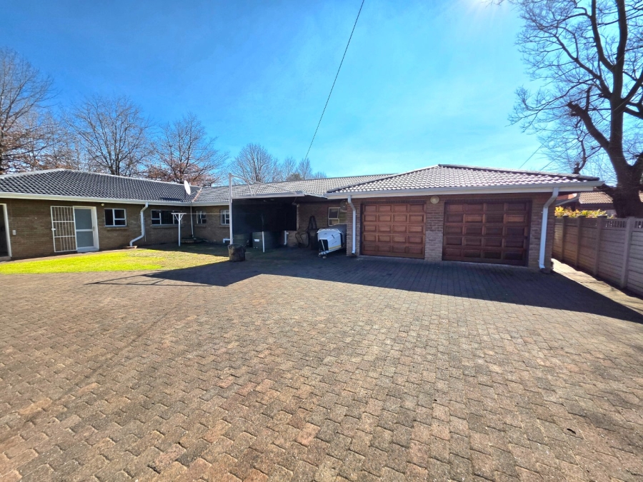 5 Bedroom Property for Sale in La Provance Free State